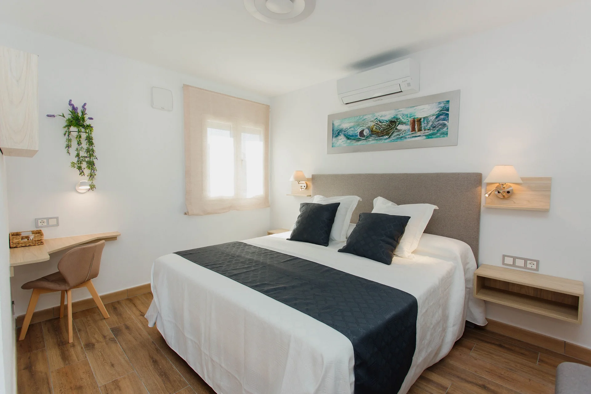 Vacaciones relajantes en Denia, Alicante, con una cama de dos plazas y todas las comodidades