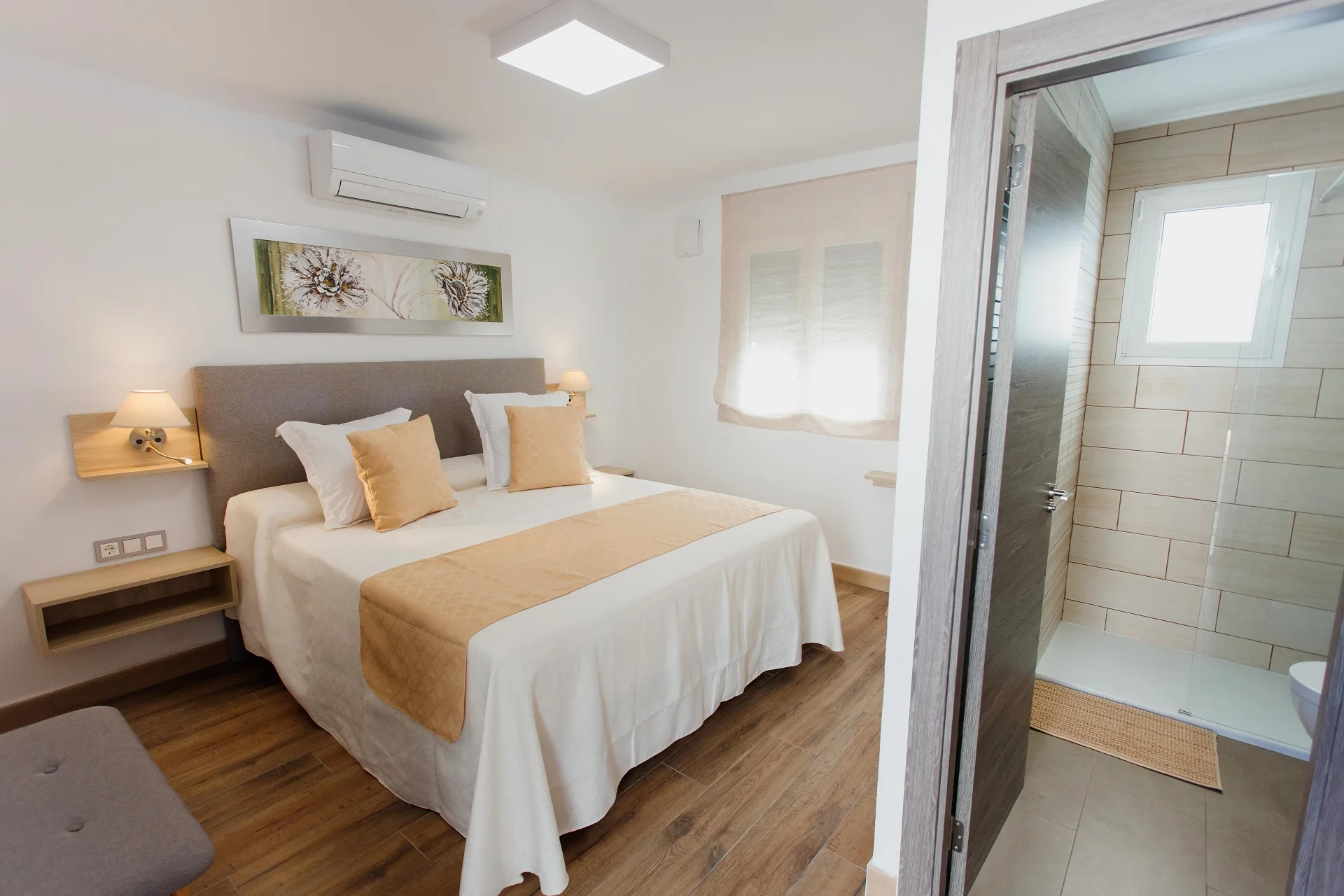 Descansa en la mejor cama de dos plazas en nuestro alojamiento en Alicante