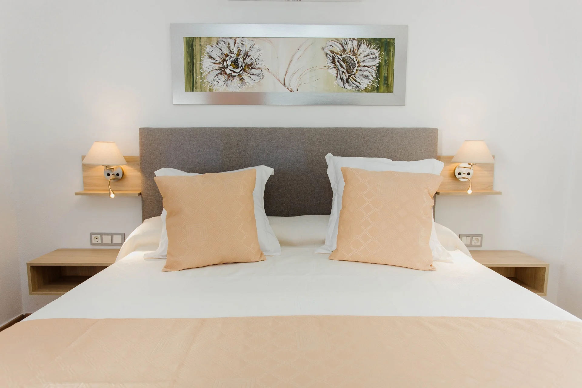 Hospedaje en Alicante con cama doble y ambiente acogedor