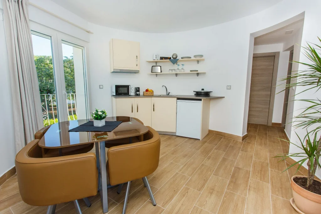 En este apartamento contarás con una cocina toda equipada, lo que te hará sentirte como en casa