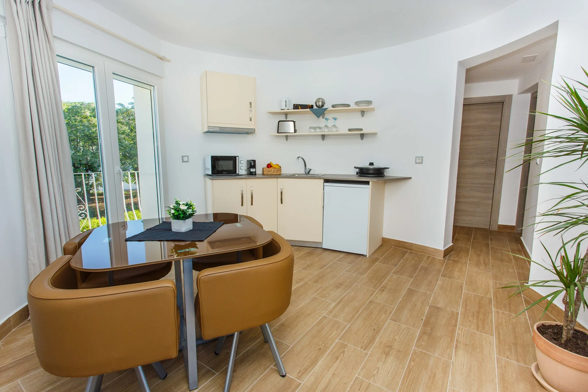 En este apartamento contarás con una cocina toda equipada, lo que te hará sentirte como en casa