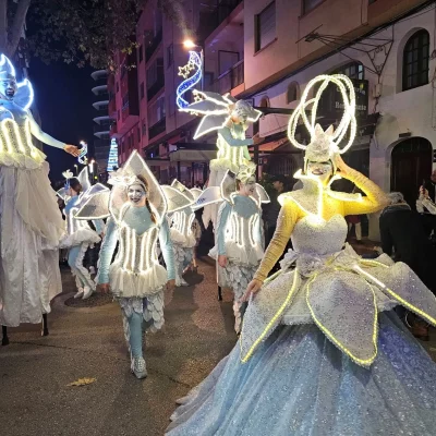 el-alumbrado-navideno-de-calp-ilumina-el-centro-y-marca-el-inicio-del-ambiente-festivo.jpg